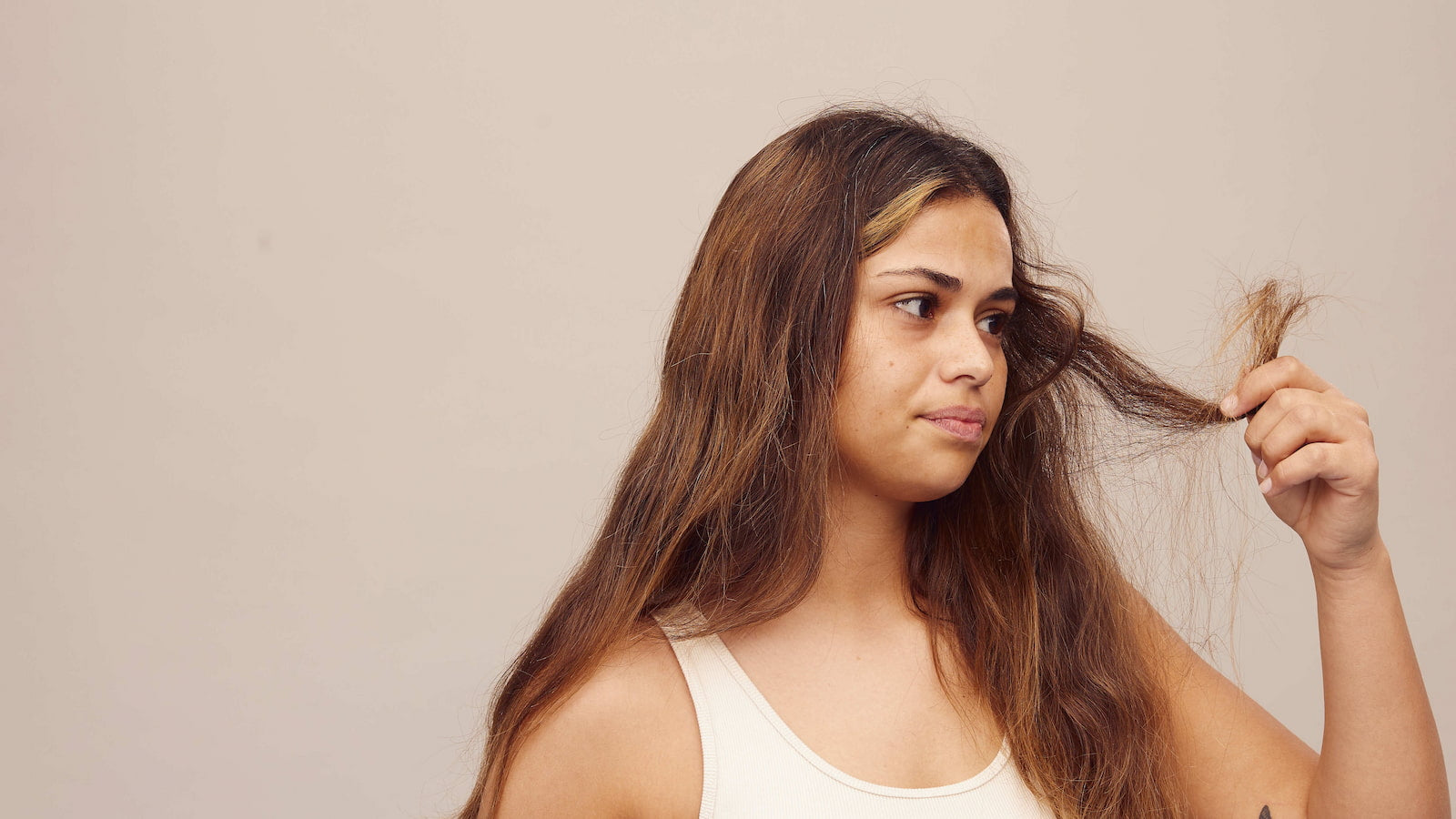 Cheveux cassants, causes et traitements : comment prévenir la casse des  cheveux